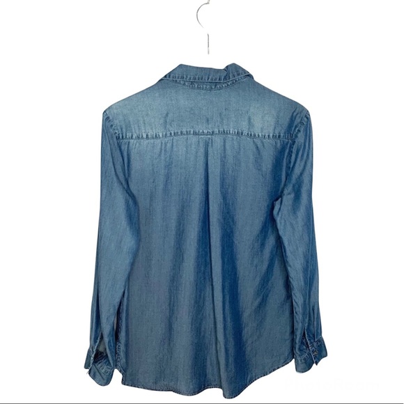 Cloth & Stone Chambray V-Neck Shirt - Picture 2 of 5